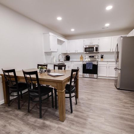 Trailside Townhouse - Close To Downtown & Bike Trails Bentonville Buitenkant foto